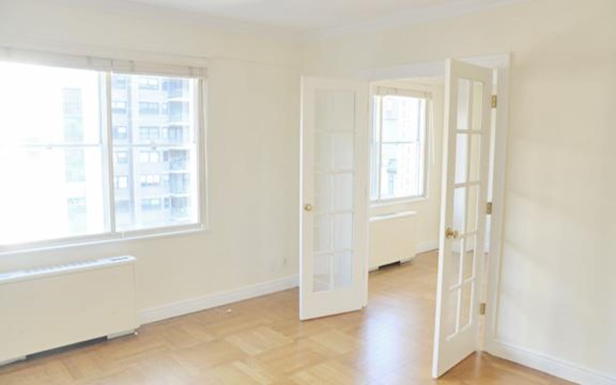 Photo for Hemisphere House - 60 West 57th Street Rental Building in Midtown, Manhattan