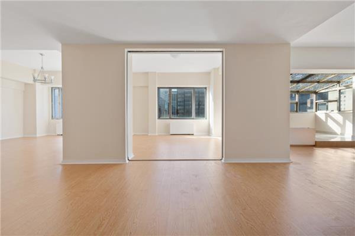 Photo for Tower 58 - 58 West 58th Street Condominium in Midtown, Manhattan