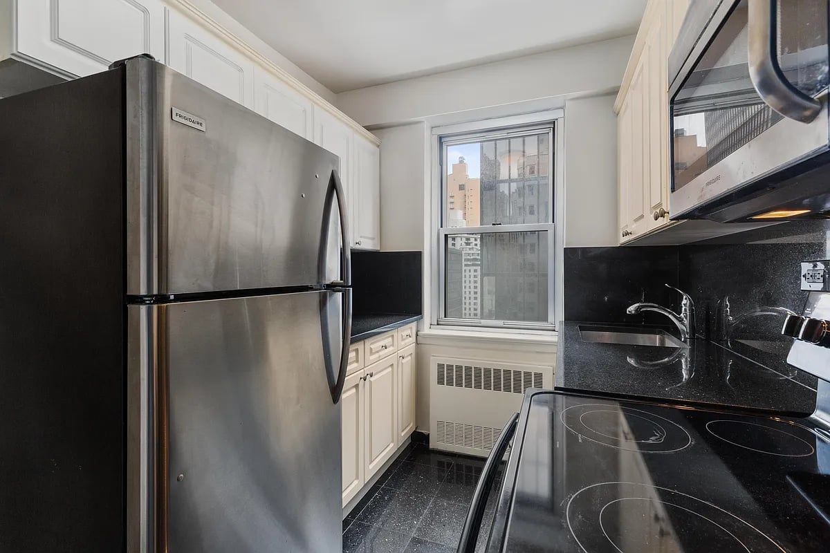 Photo for The Envoy - 300 East 46th Street Rental Building in Turtle Bay, Manhattan