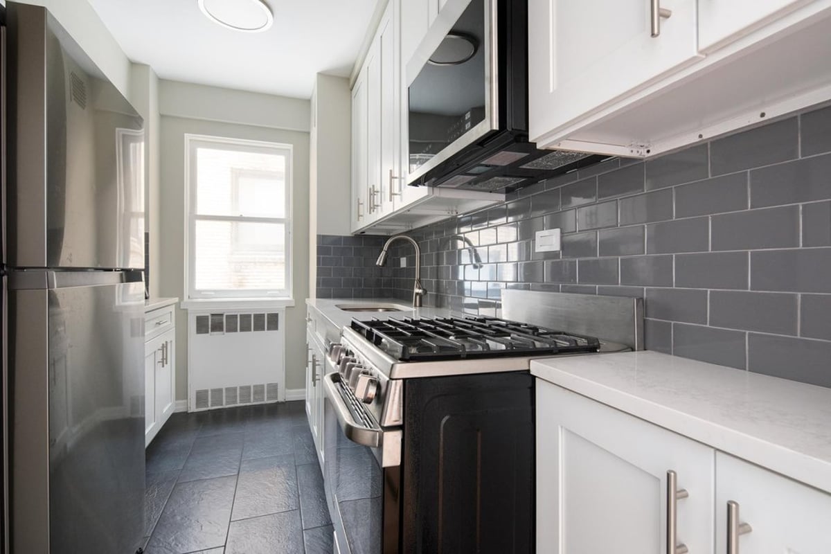 Photo for Charing Cross House - 305 East 72nd Street Condominium in Upper East Side, Manhattan