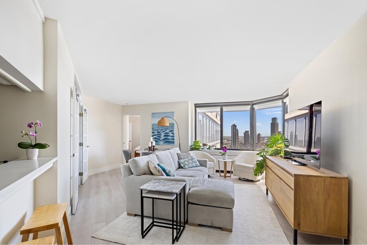 Photo for The Horizon - 415 East 37th Street Condominium in Midtown East, Manhattan