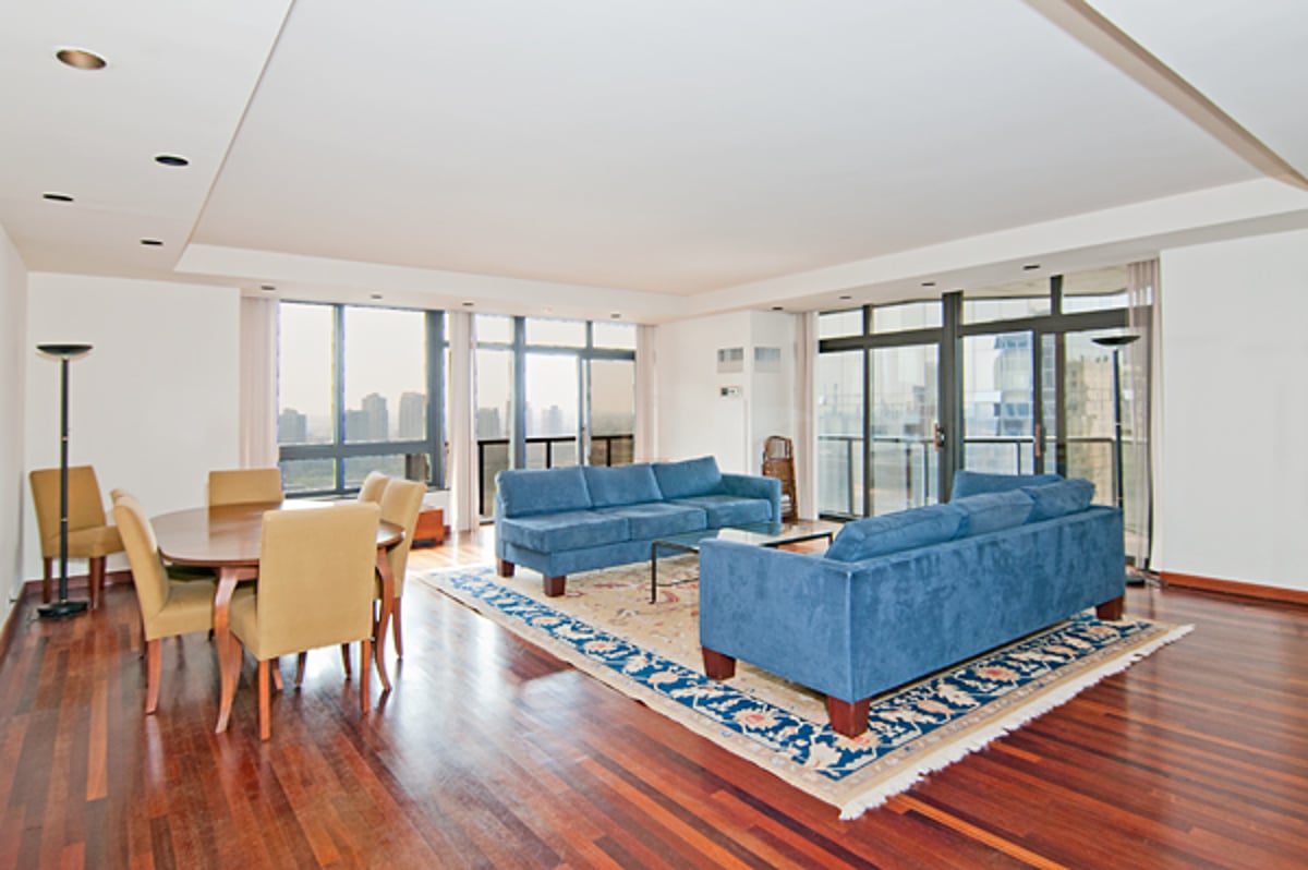 Photo for 100 United Nations Plaza - 100  United Nations Plaza Condominium in Midtown East, Manhattan