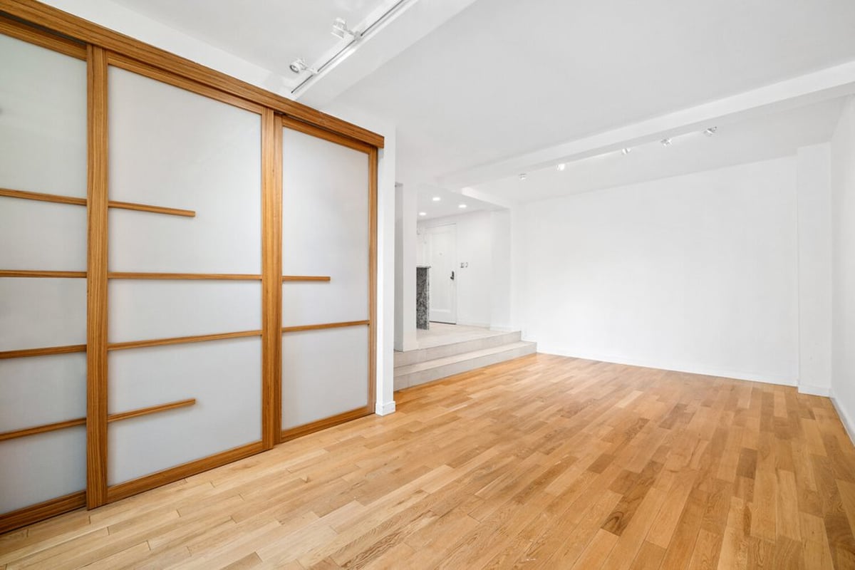 Photo for Kensington House - 200 West 20th Street Condominium in Chelsea, Manhattan