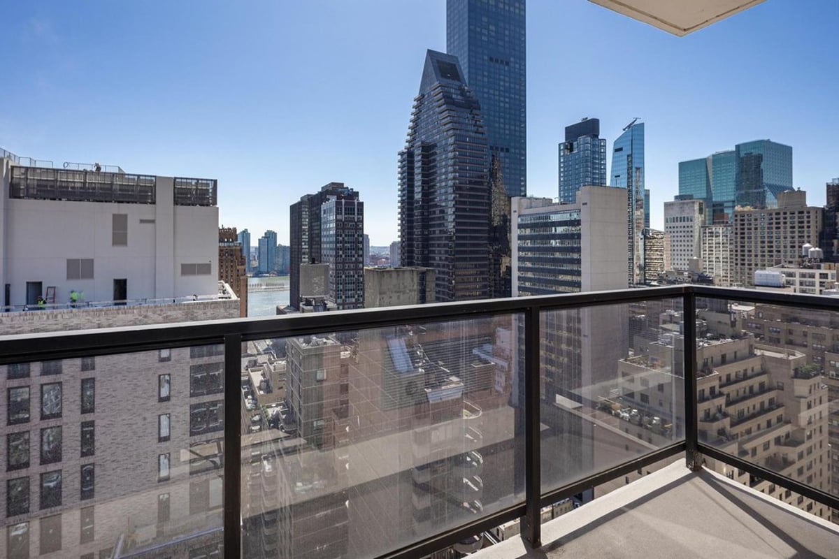 Photo for Sterling Plaza - 255 East 49th Street Condominium in Midtown East, Manhattan