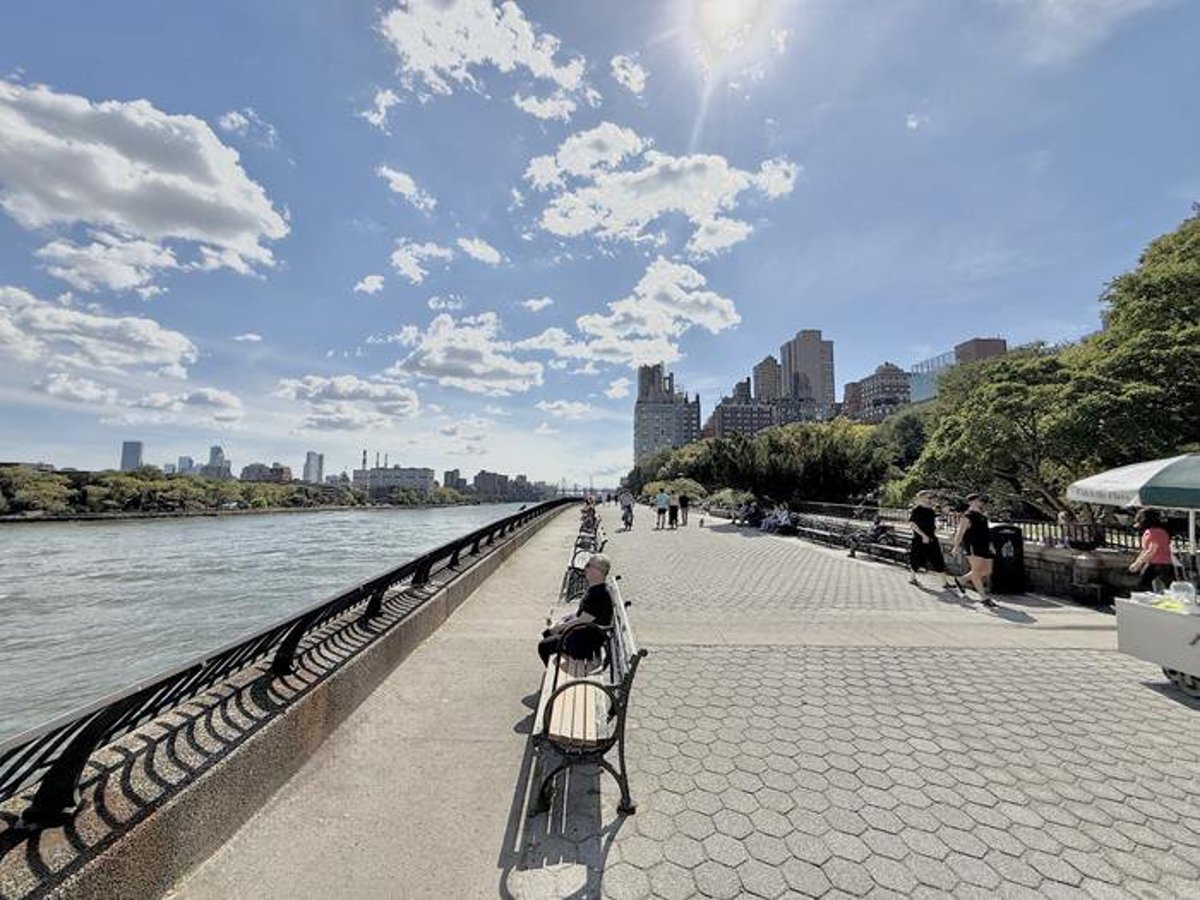 Photo for 10 East End Avenue - 10 East End Avenue Cooperative in Upper East Side, Manhattan