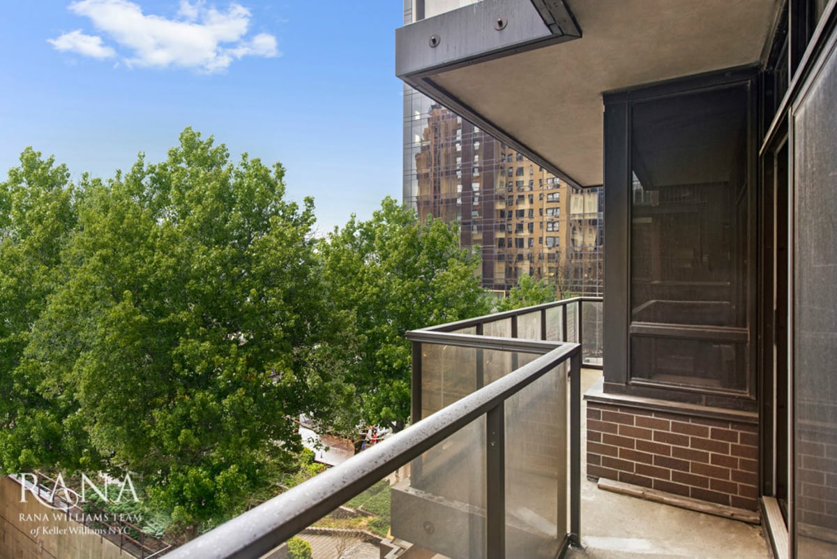 Photo for 100 United Nations Plaza - 100  United Nations Plaza Condominium in Midtown East, Manhattan