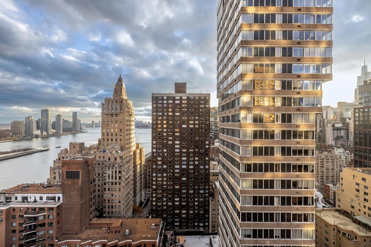 Photo for The St. James's Tower - 415 East 54th Street Condominium in Midtown East, Manhattan