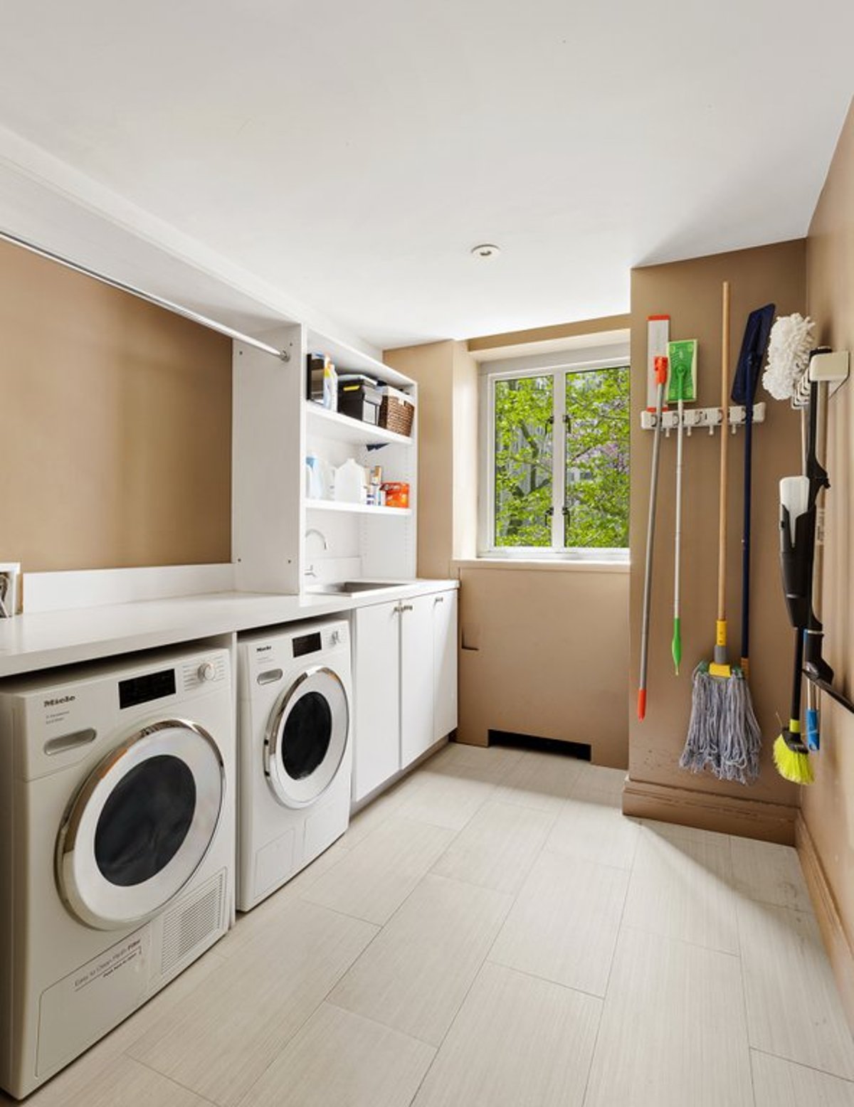 Photo for Manhattan House - 200 East 66th Street Condominium in Upper East Side, Manhattan