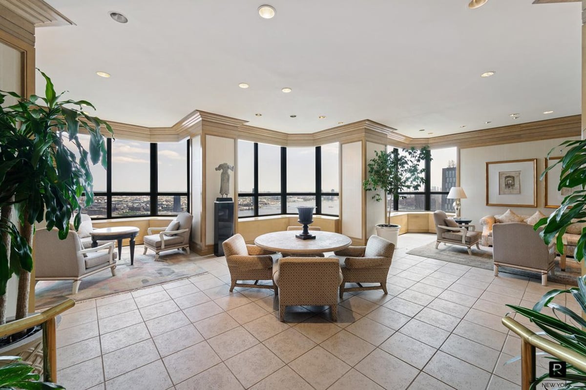 Photo for The Horizon - 415 East 37th Street Condominium in Midtown East, Manhattan