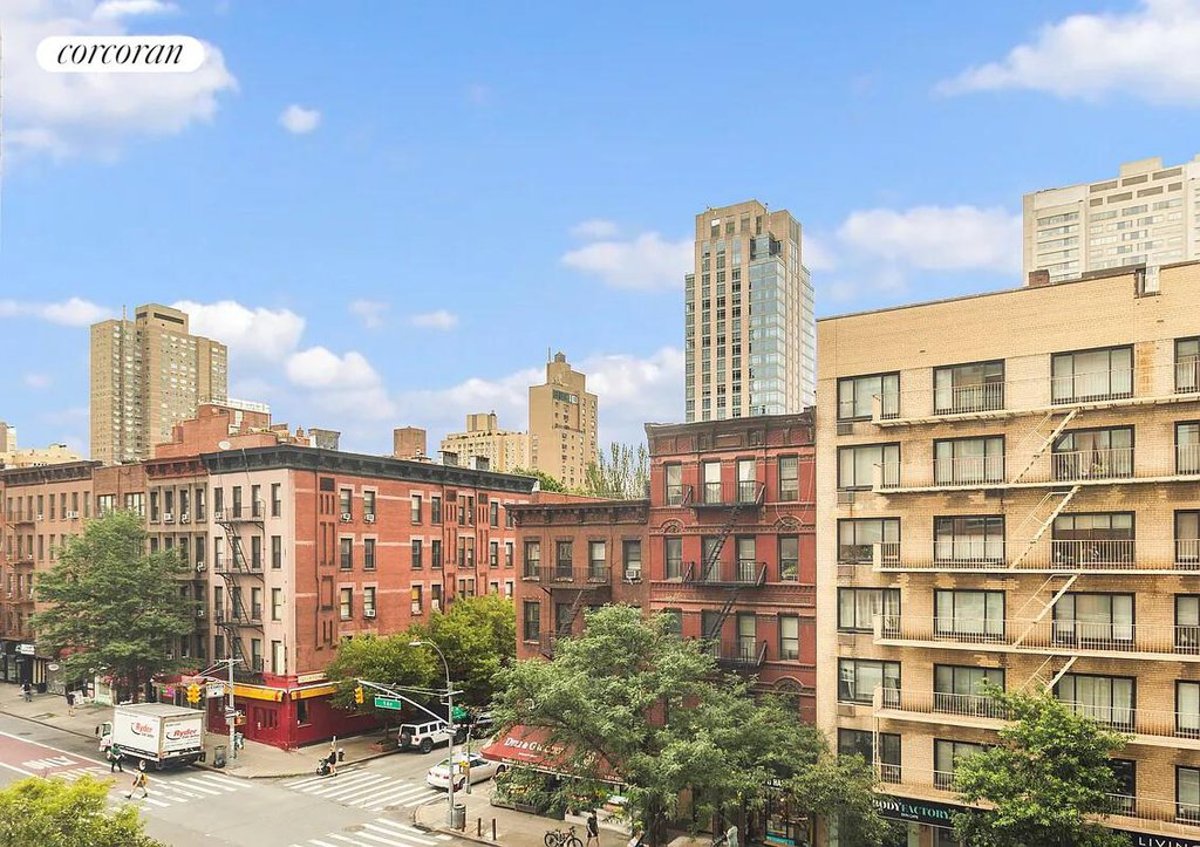 Photo for Wellington Tower - 350 East 82nd Street Condominium in Upper East Side, Manhattan