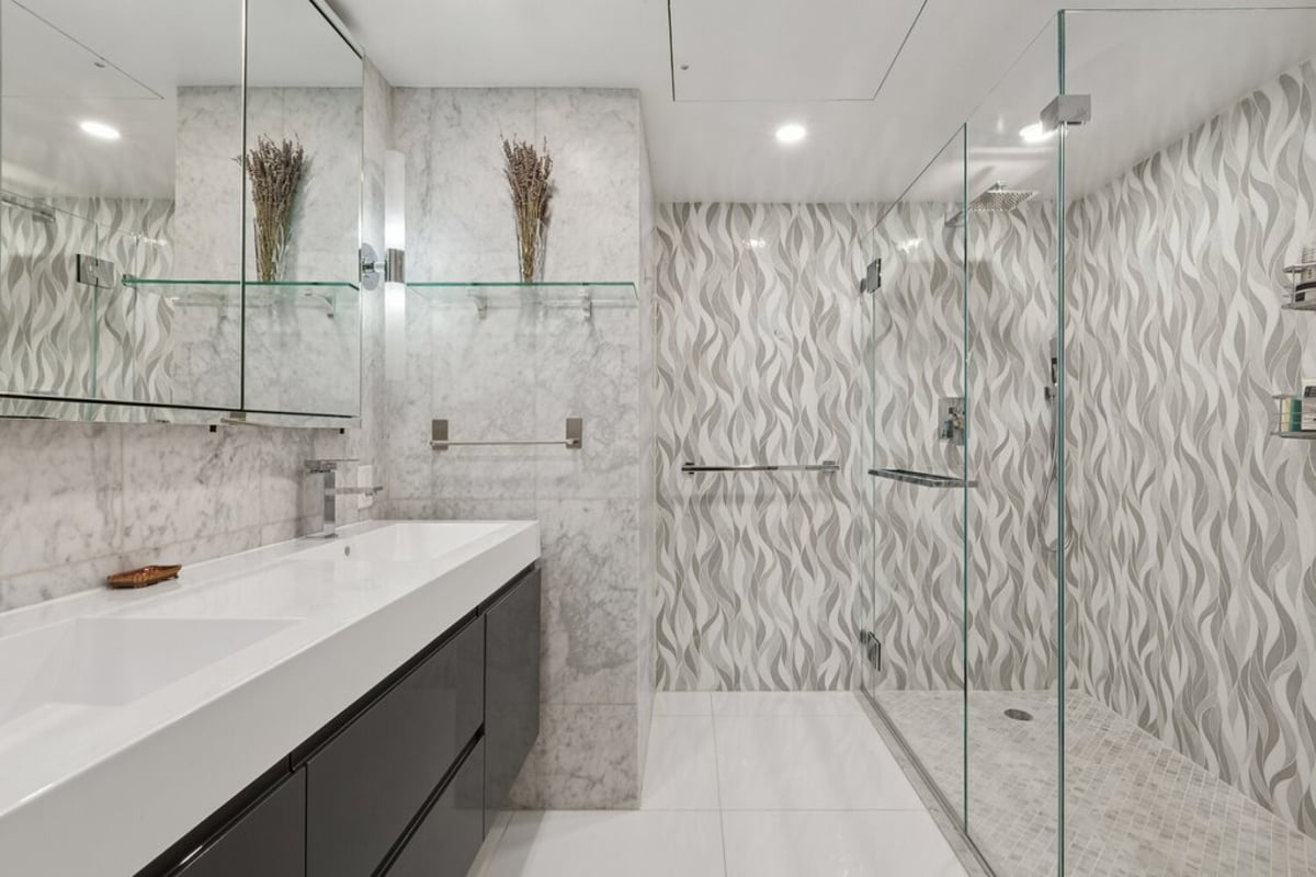 Photo for Manhattan House - 200 East 66th Street Condominium in Upper East Side, Manhattan