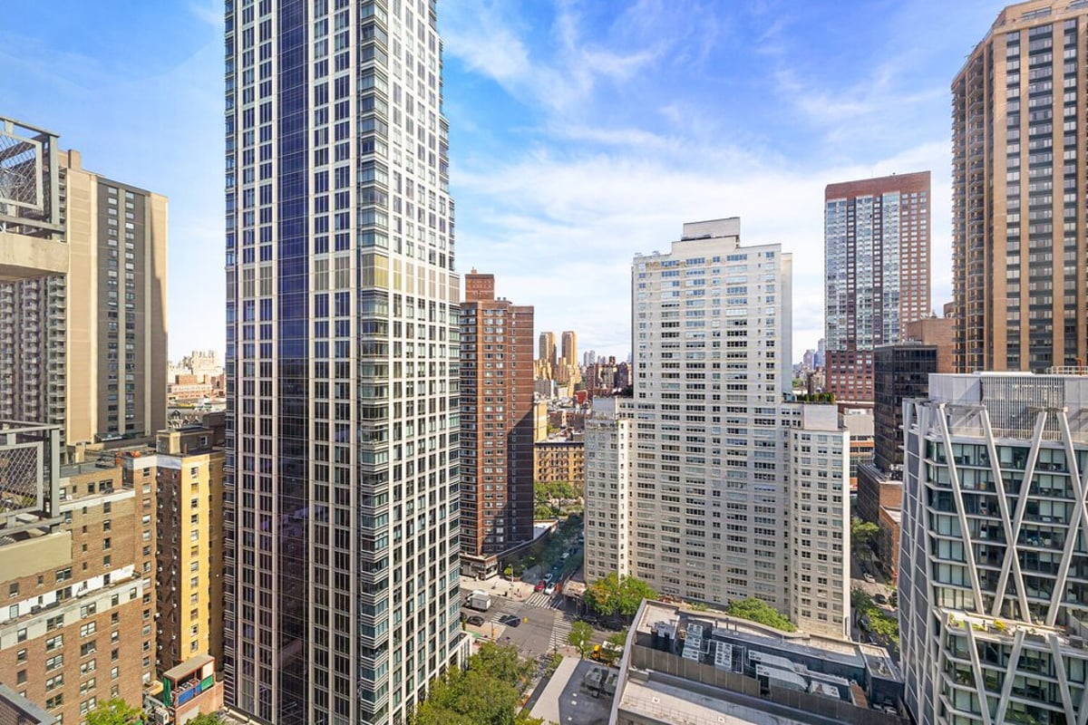 Photo for Lincoln Towers - 170 West End Avenue Condominium in Upper West Side, Manhattan