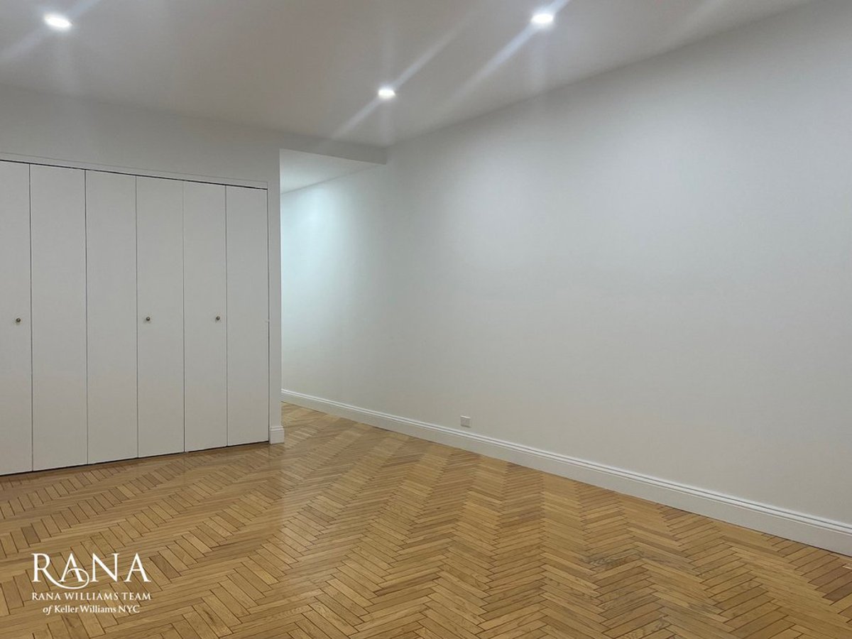 Photo for Trump Parc - 106 Central Park South Condominium in Midtown, Manhattan