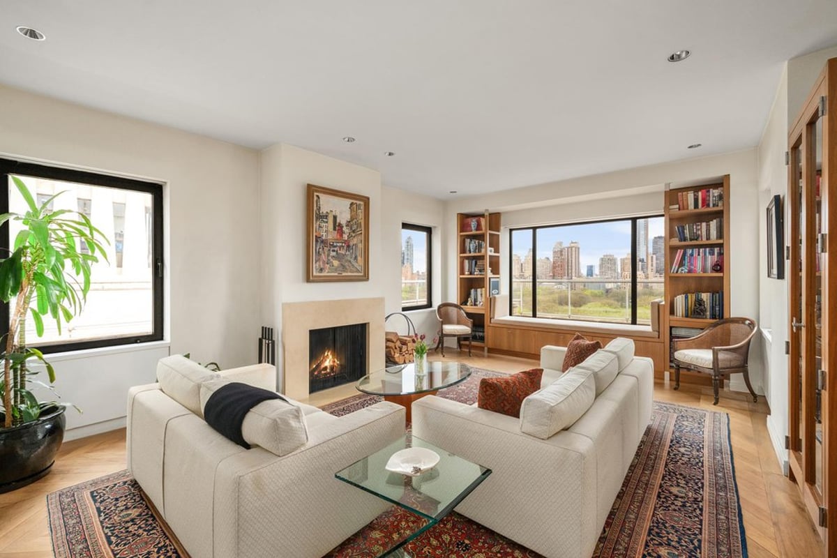 Photo for 860 Fifth Avenue - 860 5th Avenue Cooperative in Upper East Side, Manhattan