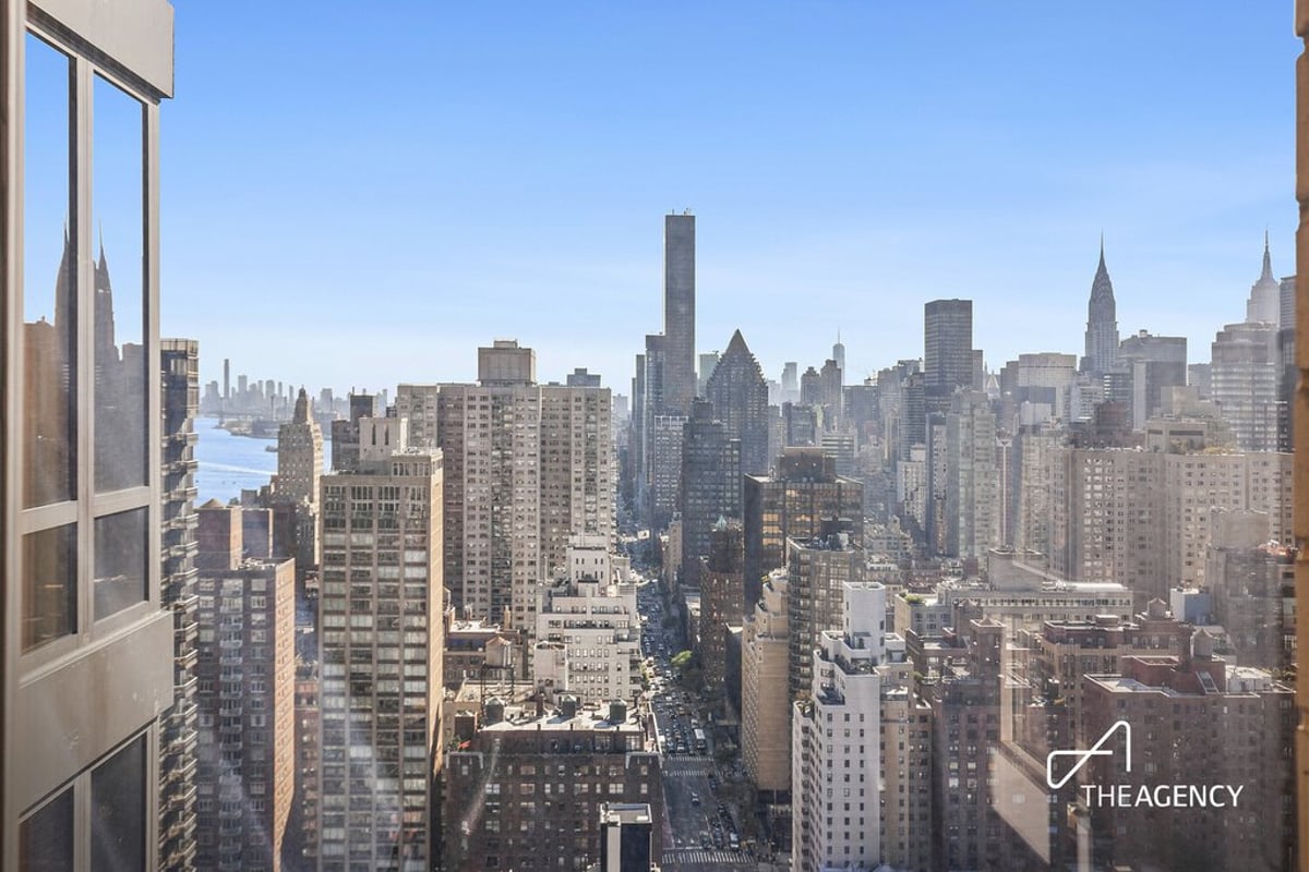 Photo for Bridge Tower Place - 401 East 60th Street Condominium in Upper East Side, Manhattan