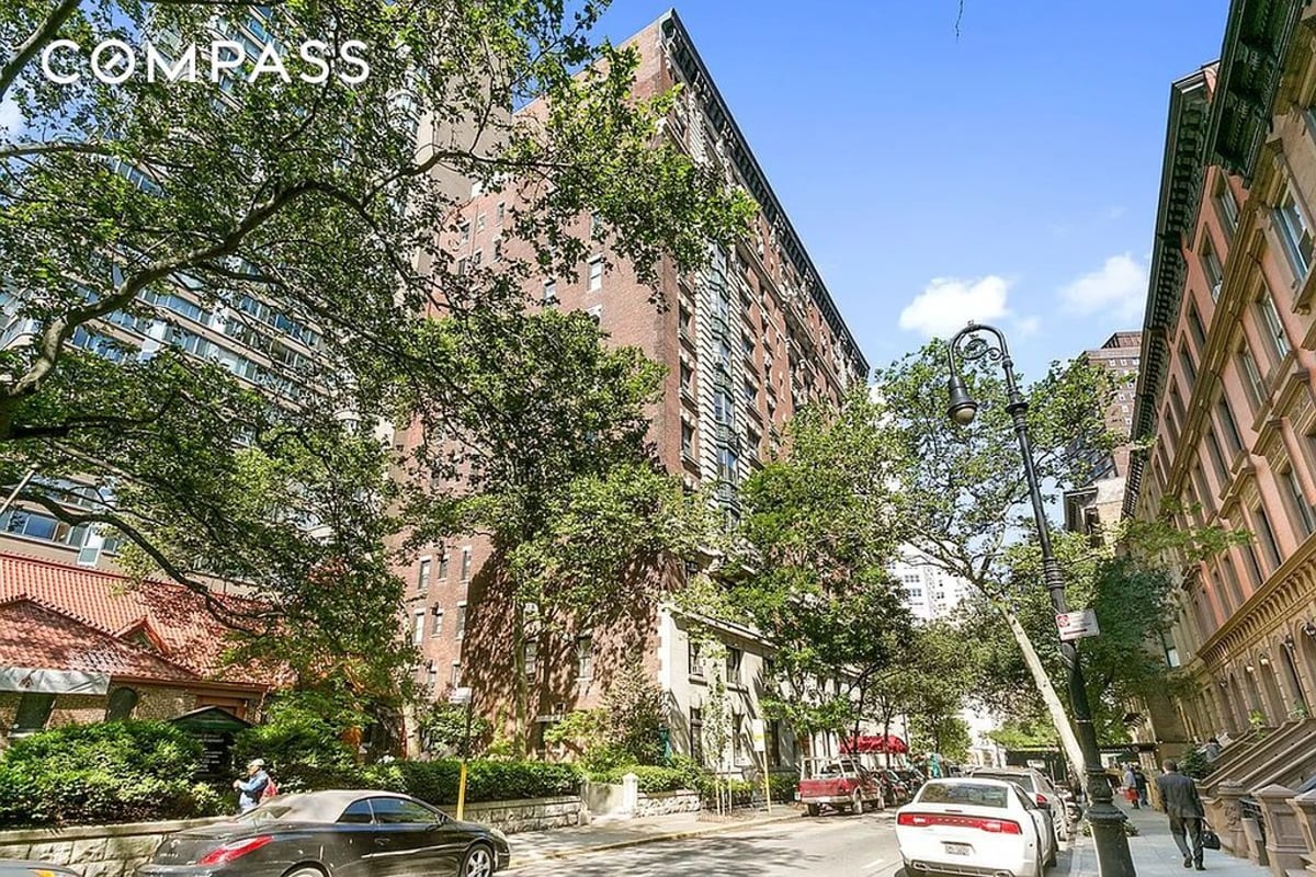 Photo for Lincoln Spencer Apartments - 140 West 69th Street Cooperative in Upper West Side, Manhattan