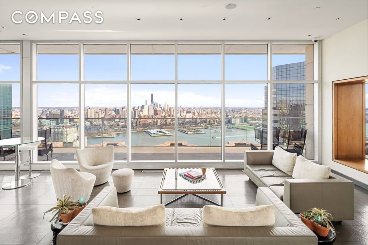 Photo for 75 Wall Street - 75 Wall Street Condominium in Financial District, Manhattan