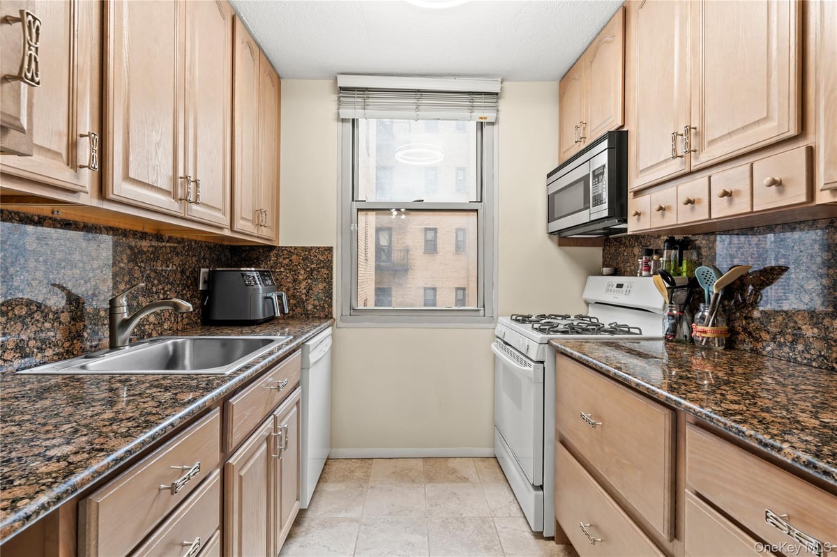 Photo for 118-18 Union Turnpike - 118-18 Union Turnpike Cooperative in Kew Gardens, Queens