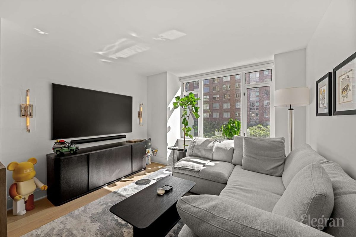 Photo for Tribeca Green - 325 North End Avenue Rental Building in Battery Park City, Manhattan