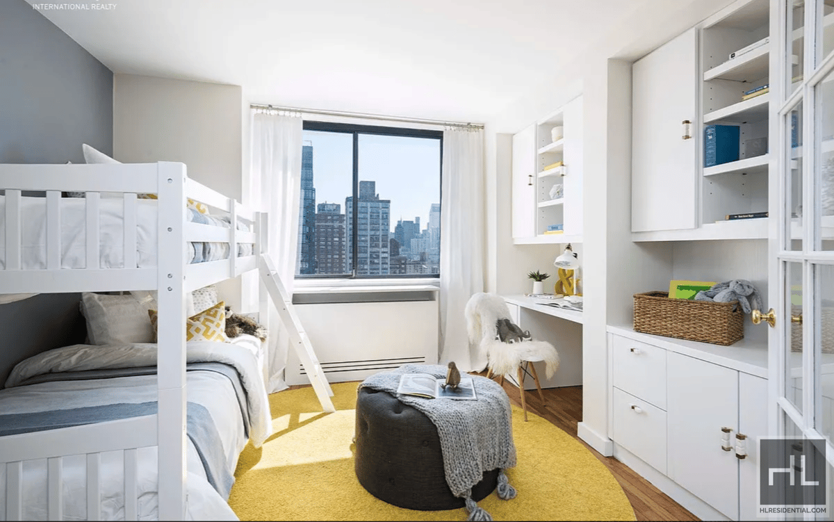 Photo for The Saratoga - 330 East 75th Street Condominium in Upper East Side, Manhattan