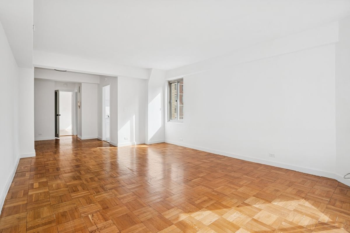 Photo for Executive House - 225 East 46th Street Condominium in Midtown East, Manhattan