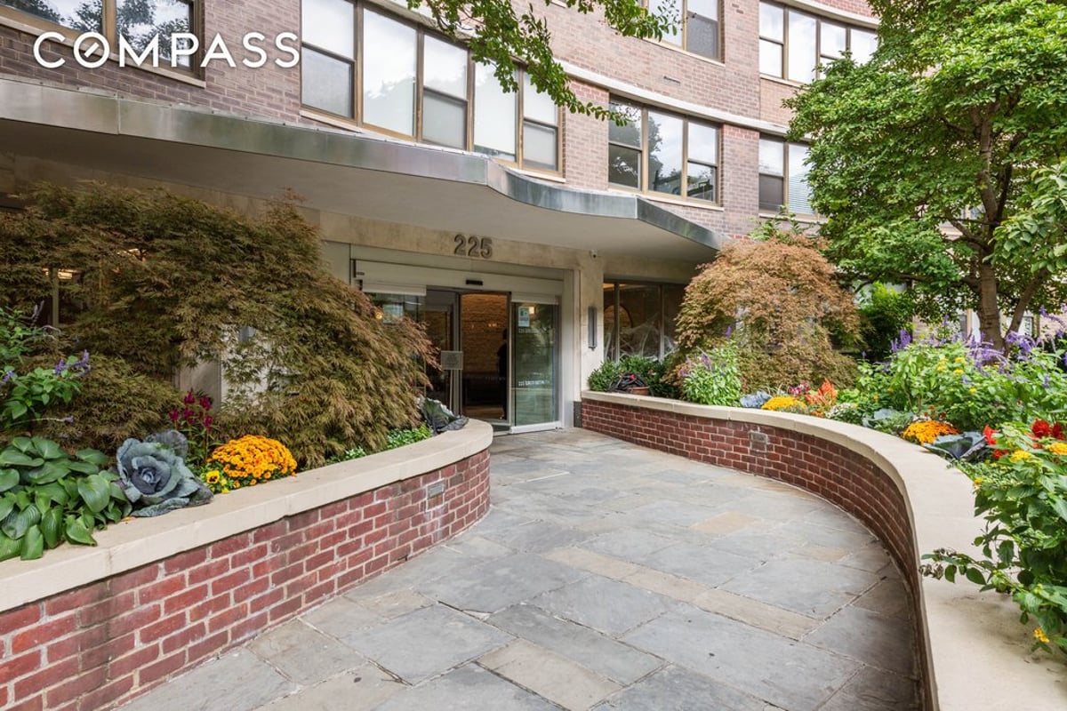 Photo for The Murray Hill Crescent - 225 East 36th Street Cooperative in Murray Hill, Manhattan