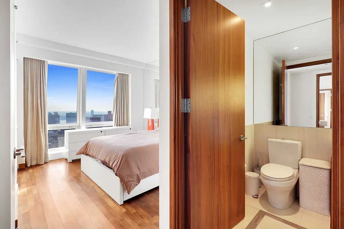 Photo for The Residences at 400 Fifth Avenue - 400 Fifth Avenue Condominium in Murray Hill, Manhattan