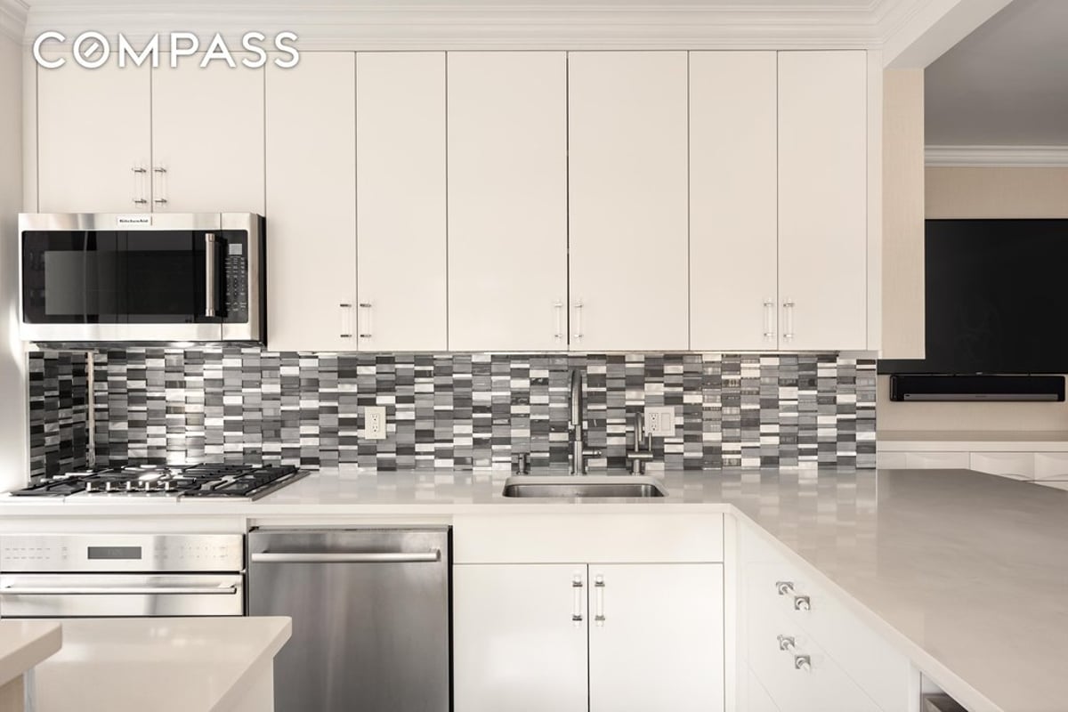 Photo for Evans Tower Condominium - 171 East 84th Street Condominium in Upper East Side, Manhattan