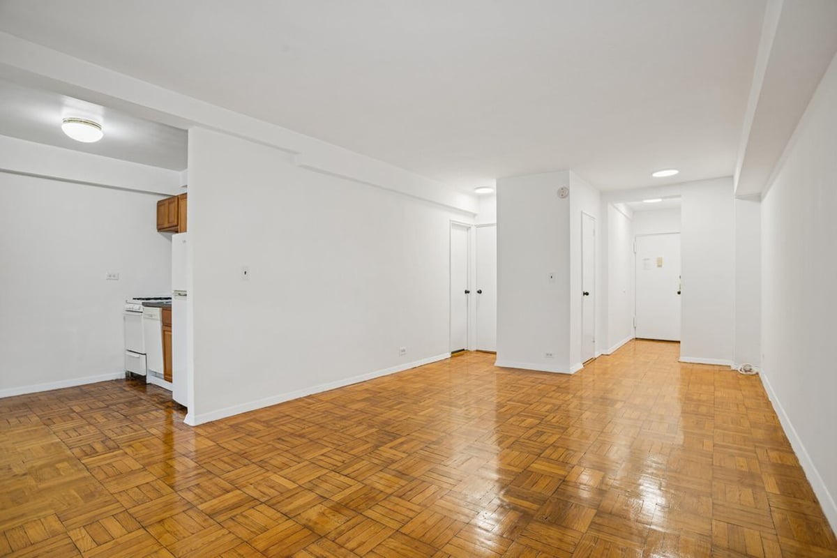 Photo for Executive House - 225 East 46th Street Condominium in Midtown East, Manhattan