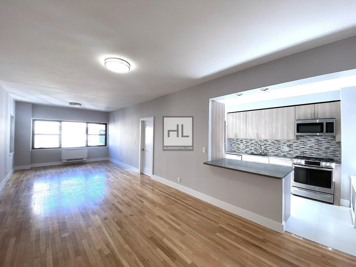 Photo for Embassy House - 301 East 47th Street Rental Building in Turtle Bay, Manhattan