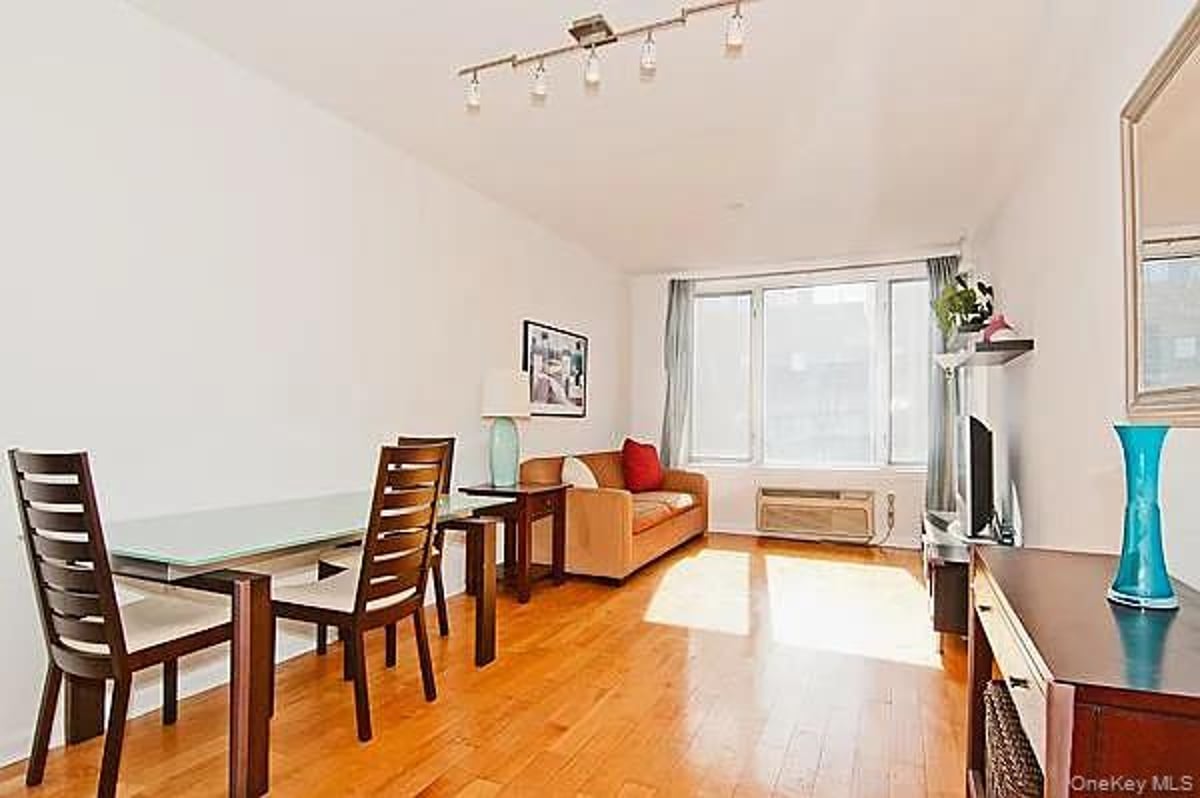 Photo for Echelon - 13-11 Jackson Avenue Condominium in Long Island City, Queens