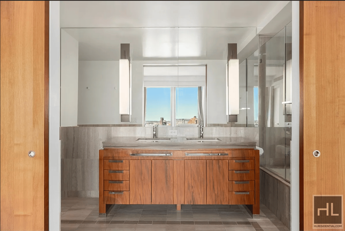 Photo for The Residences at 400 Fifth Avenue - 400 Fifth Avenue Condominium in Murray Hill, Manhattan