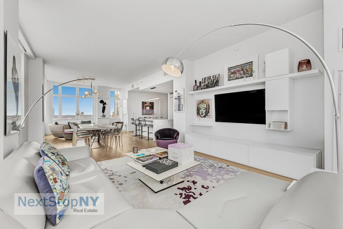 Photo for Halcyon - 305 East 51St Street Condominium in Midtown East, Manhattan