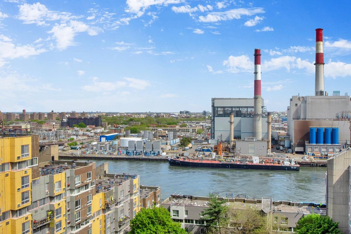 Photo for Island House - 555 Main Street Condominium in Roosevelt Island, Manhattan