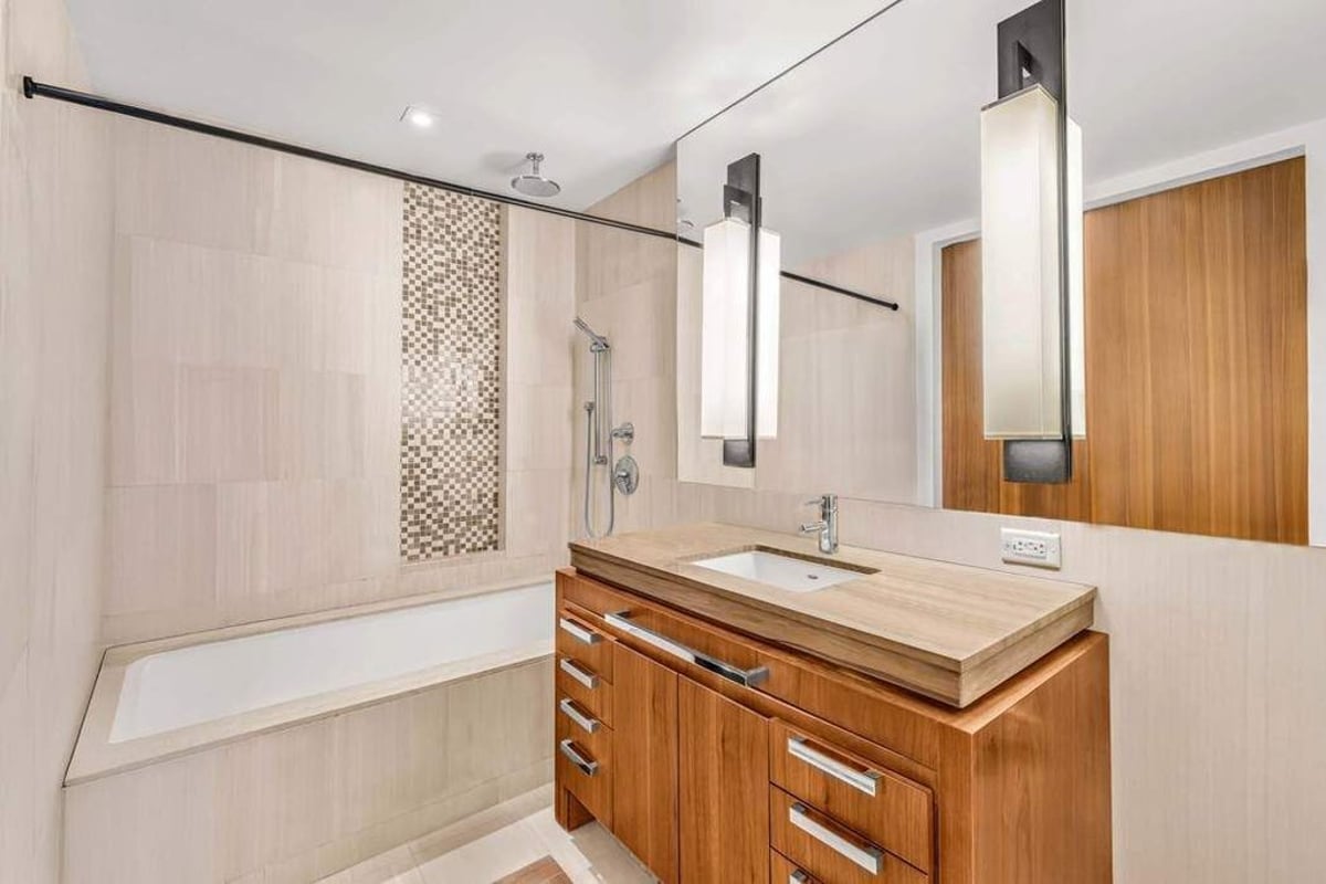 Photo for The Residences at 400 Fifth Avenue - 400 Fifth Avenue Condominium in Murray Hill, Manhattan