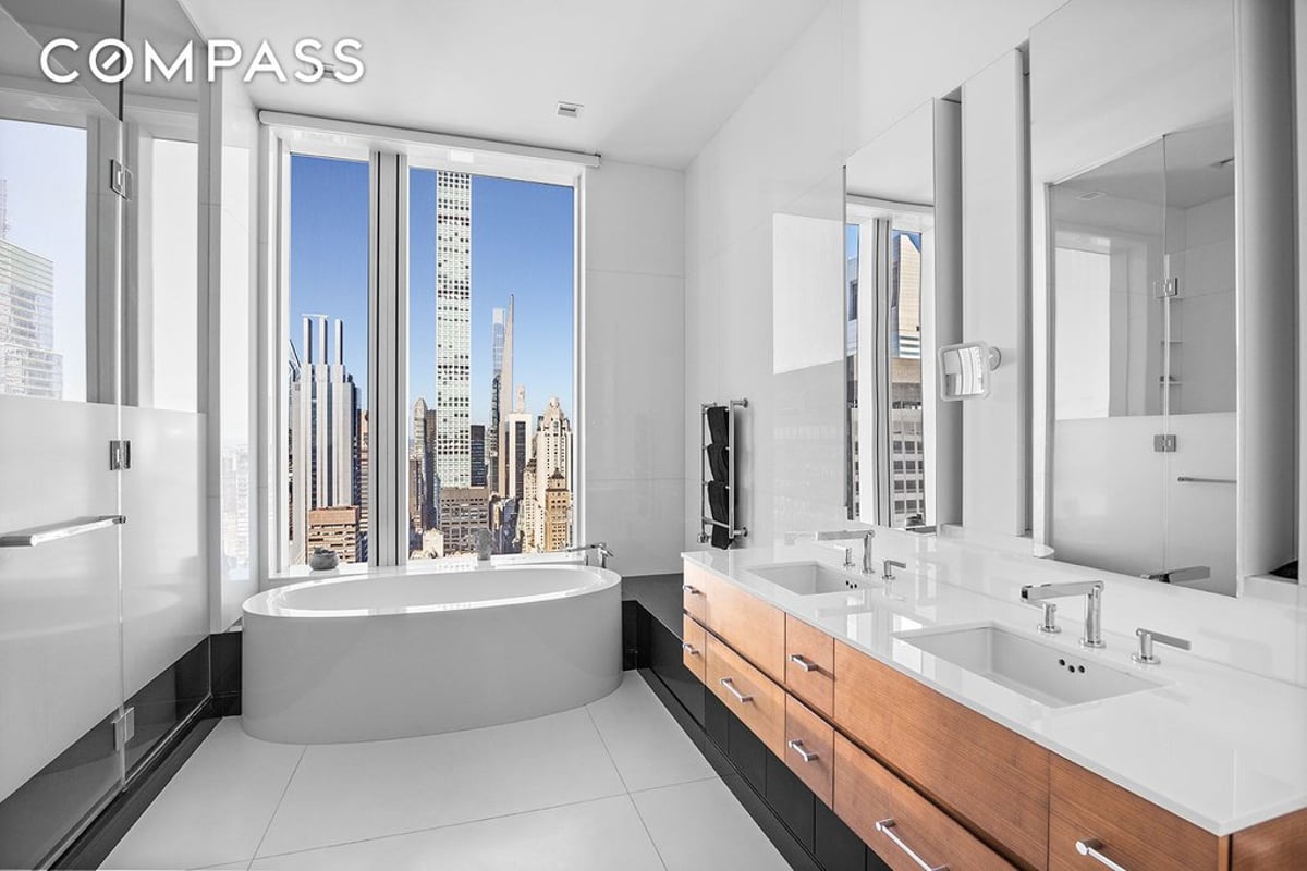 Photo for 252 East 57th Street - 252 East 57th Street Condominium in Midtown East, Manhattan