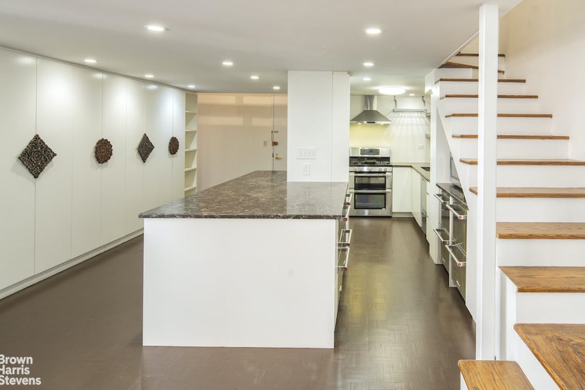 Photo for Park Avenue Court - 120 East 87th Street Condominium in Upper East Side, Manhattan