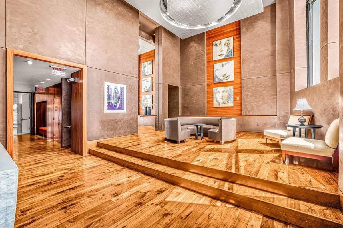 Photo for Cocoa Exchange - 1 Wall Street Court Condominium in Financial District, Manhattan
