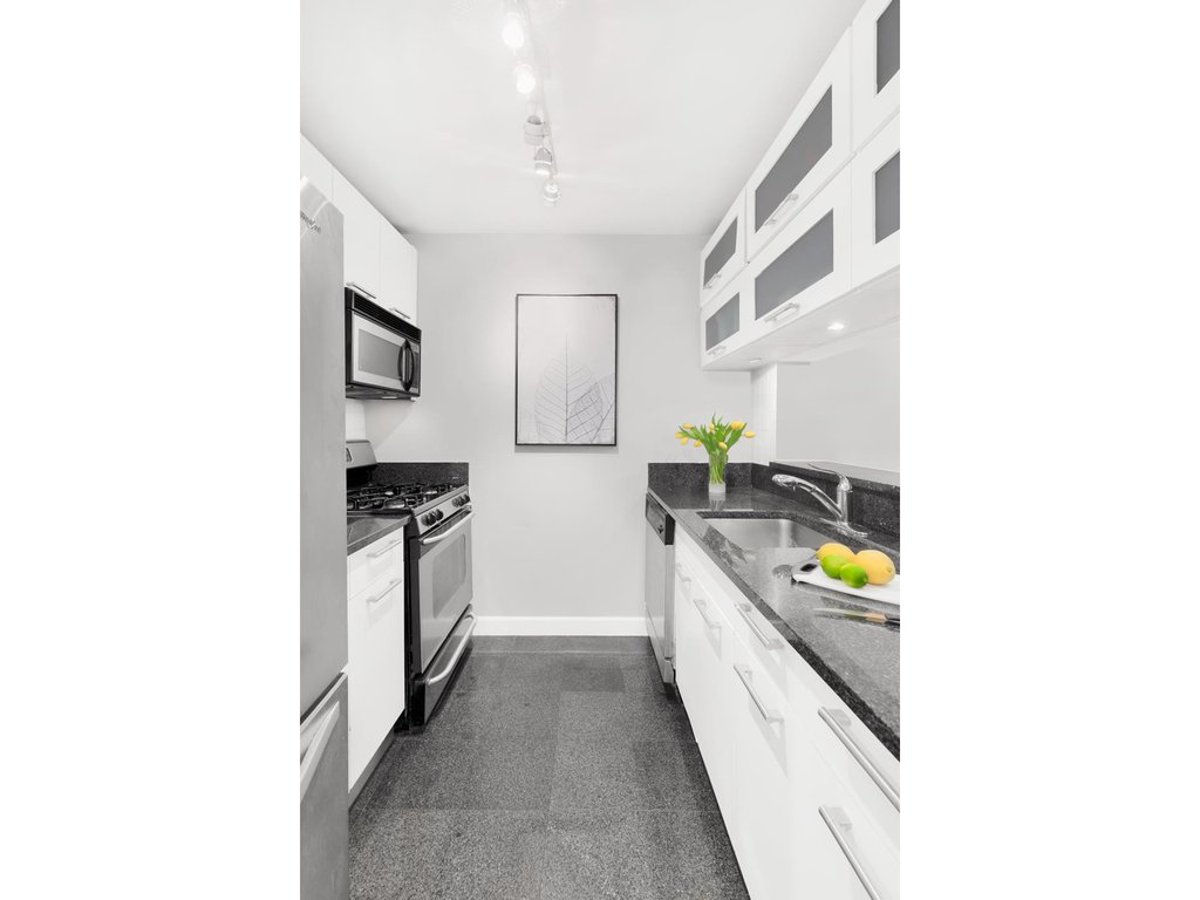 Photo for Crossing 23rd - 121 East 23rd Street Condominium in Gramercy Park, Manhattan