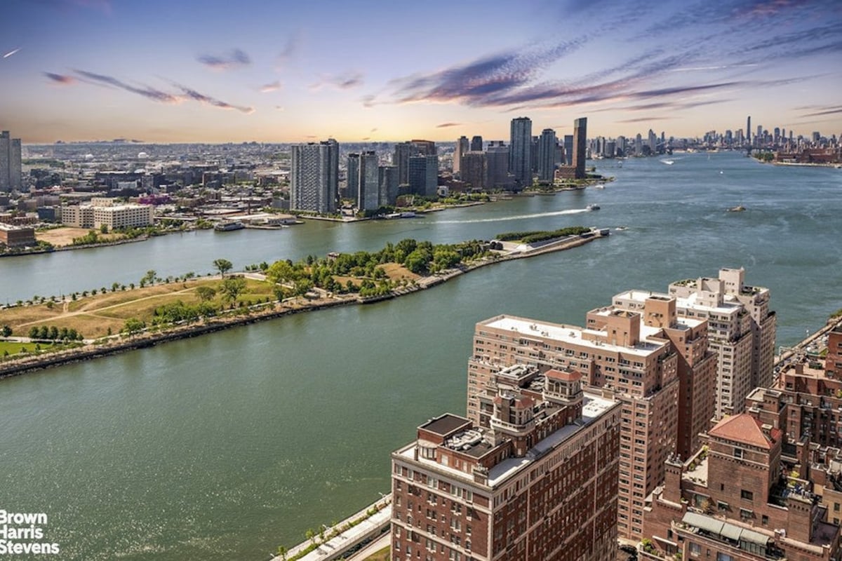 Photo for The Sovereign - 425 East 58th Street Cooperative in Sutton Place, Manhattan