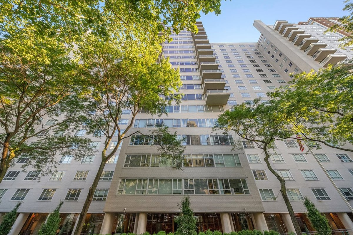 Photo for Manhattan House - 200 East 66th Street Condominium in Upper East Side, Manhattan