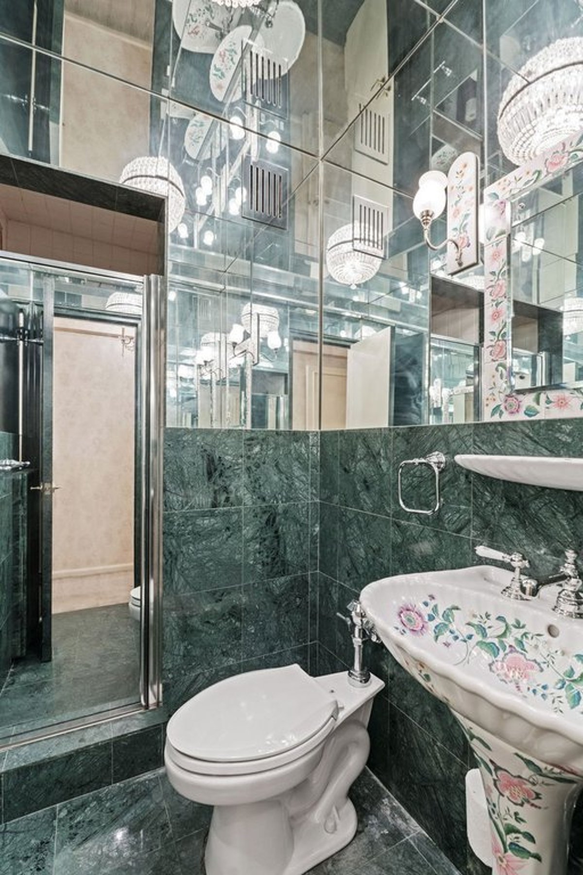 Photo for 860 Fifth Avenue - 860 5th Avenue Cooperative in Upper East Side, Manhattan