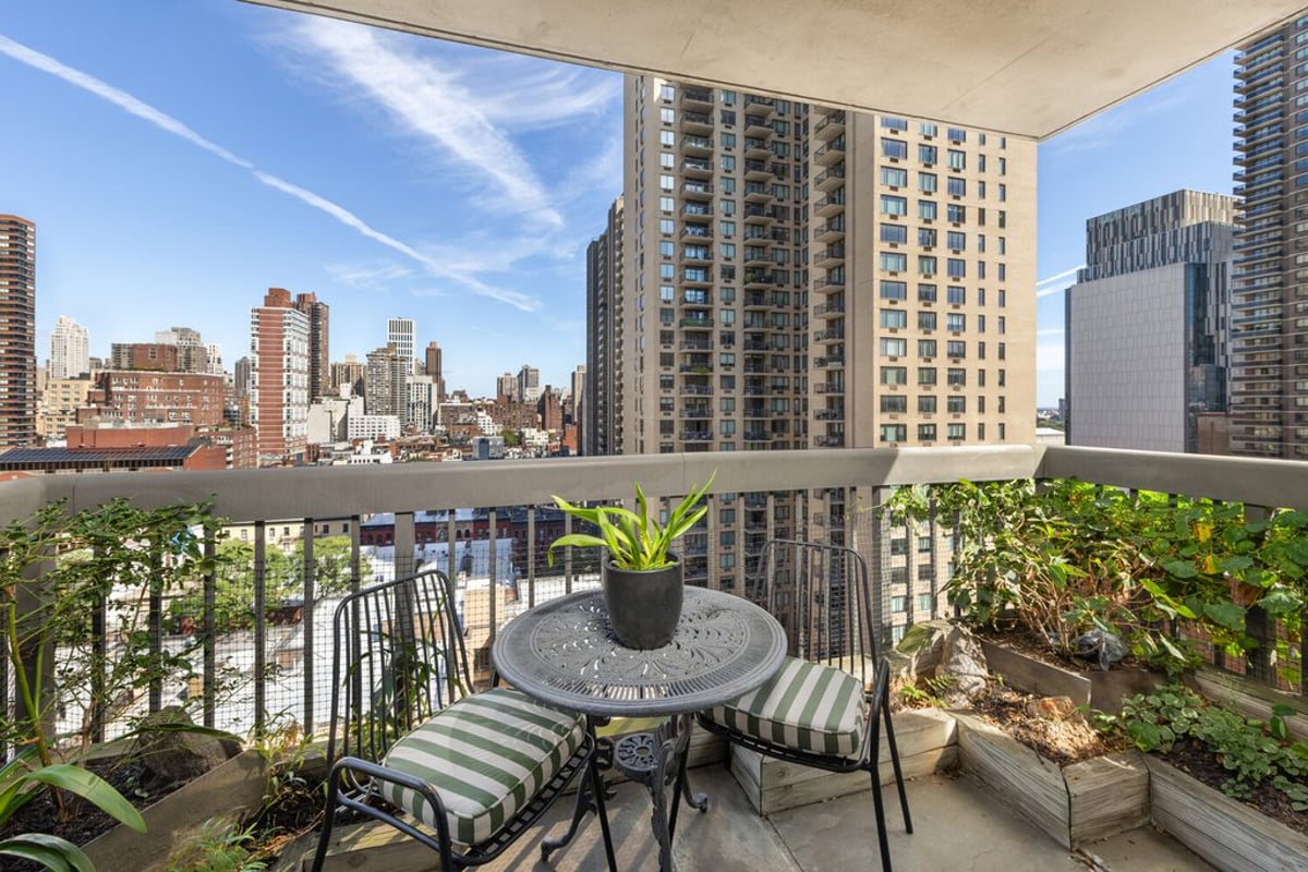 Photo for The Oxford - 422 East 72nd Street Condominium in Upper East Side, Manhattan