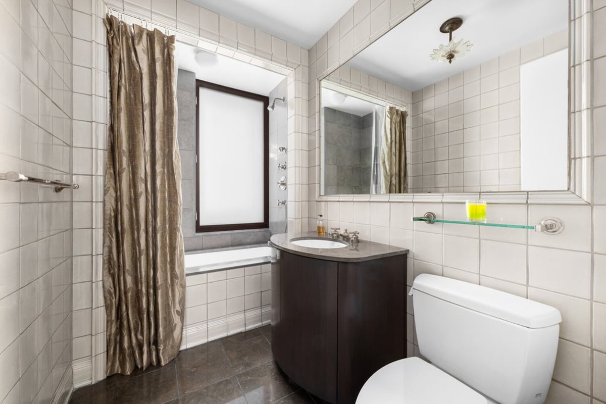 Photo for The Oxford - 422 East 72nd Street Condominium in Upper East Side, Manhattan