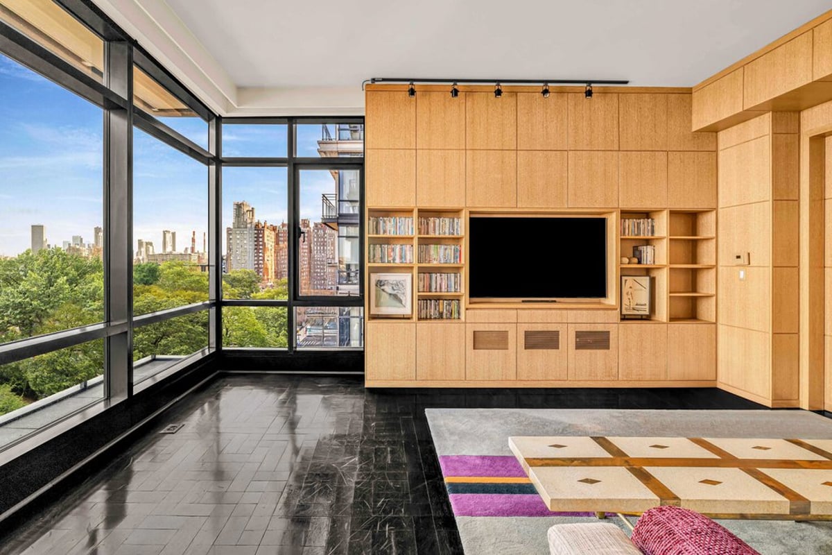 Photo for 170 East End Avenue - 170 East End Avenue Condominium in Upper East Side, Manhattan