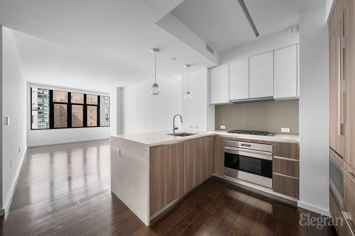 Photo for The Lindley - 591 3rd Avenue Condominium in Murray Hill, Manhattan