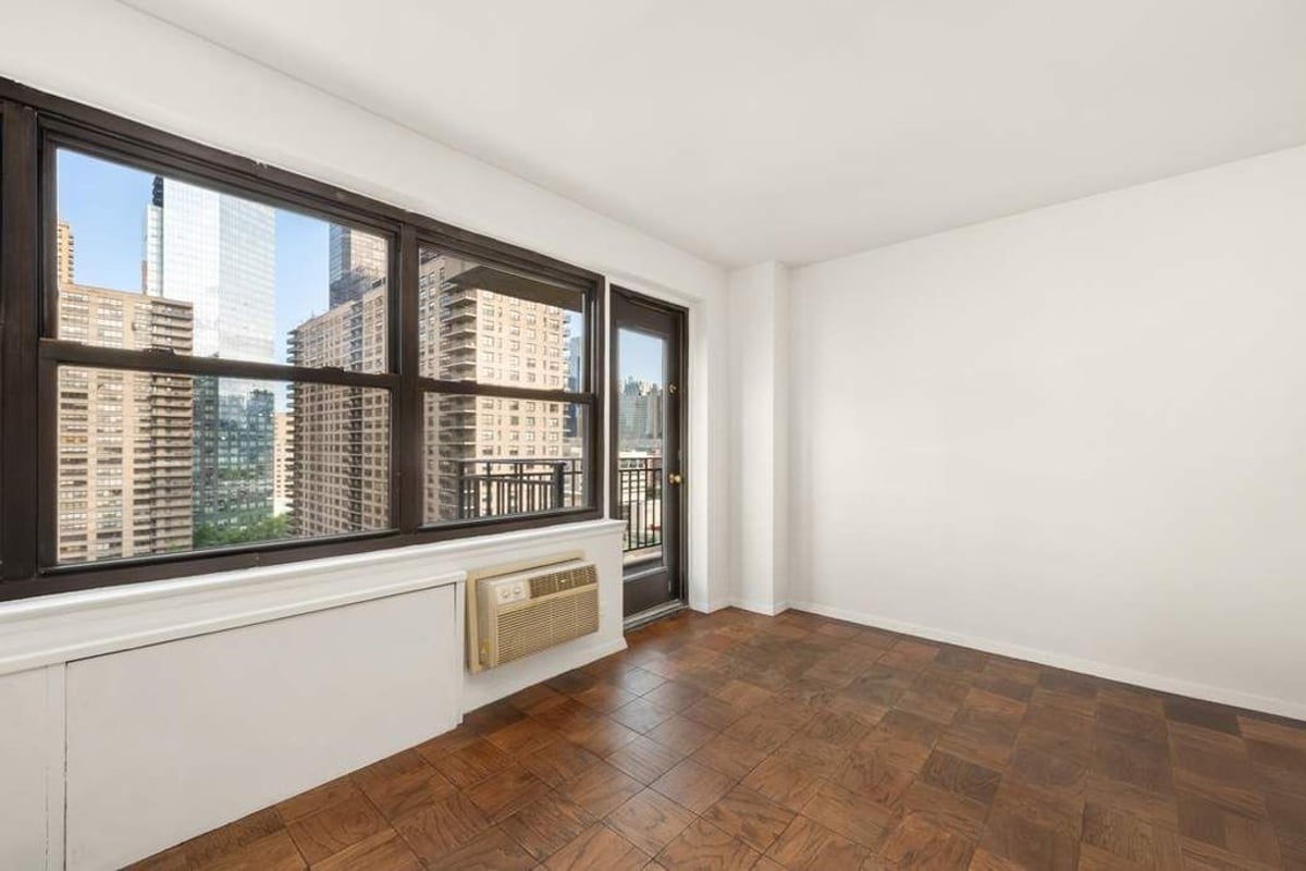 Photo for Lincoln Towers - 165 West End Avenue Condominium in Upper West Side, Manhattan