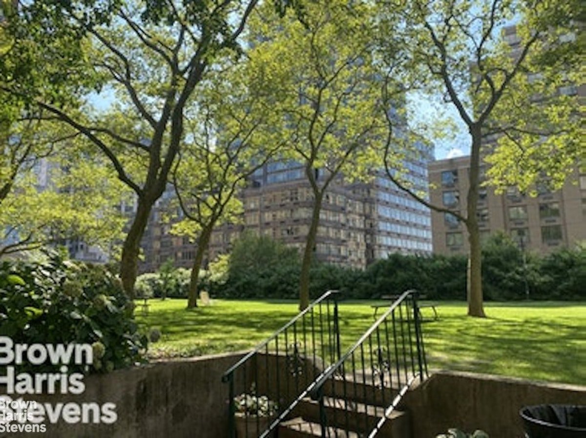 Photo for Lincoln Towers - 165 West End Avenue Condominium in Upper West Side, Manhattan