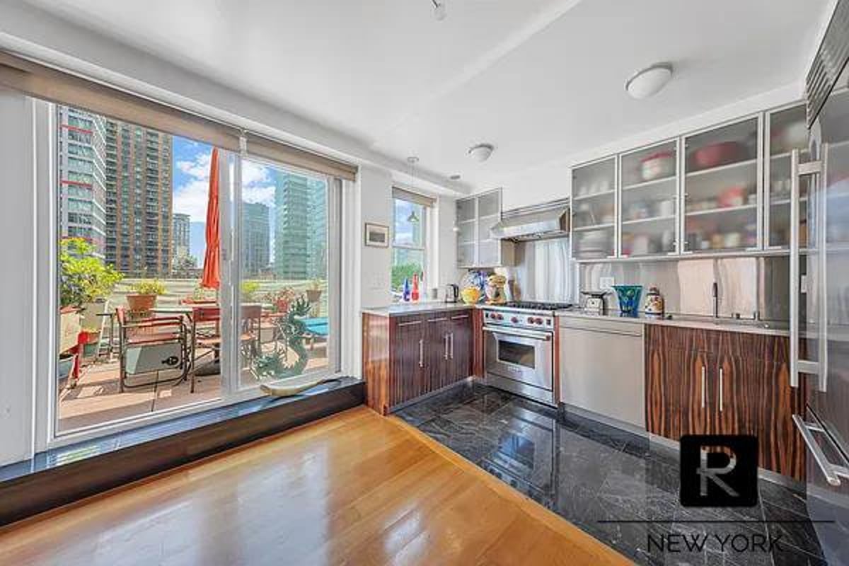 Photo for The Hawthorne - 211 East 53rd Street Condominium in Midtown East, Manhattan