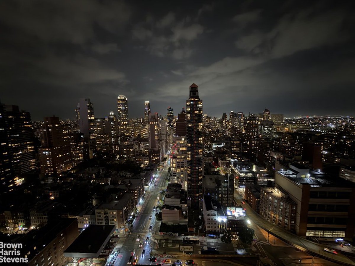 Photo for The Landmark - 300 East 59th Street Cooperative in Sutton Place, Manhattan